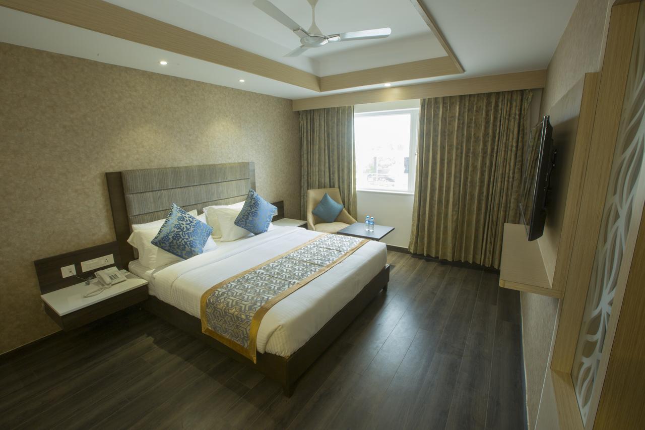 Hotel Saradha Grande Pudukkottai Buitenkant foto